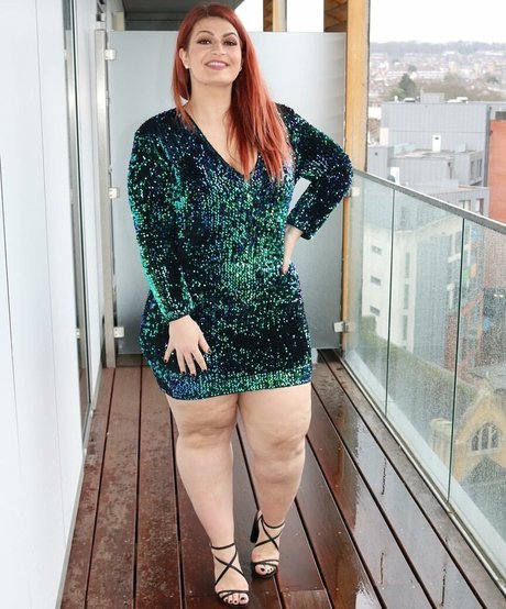 Ioana Chira ホットなスター アーカイブ