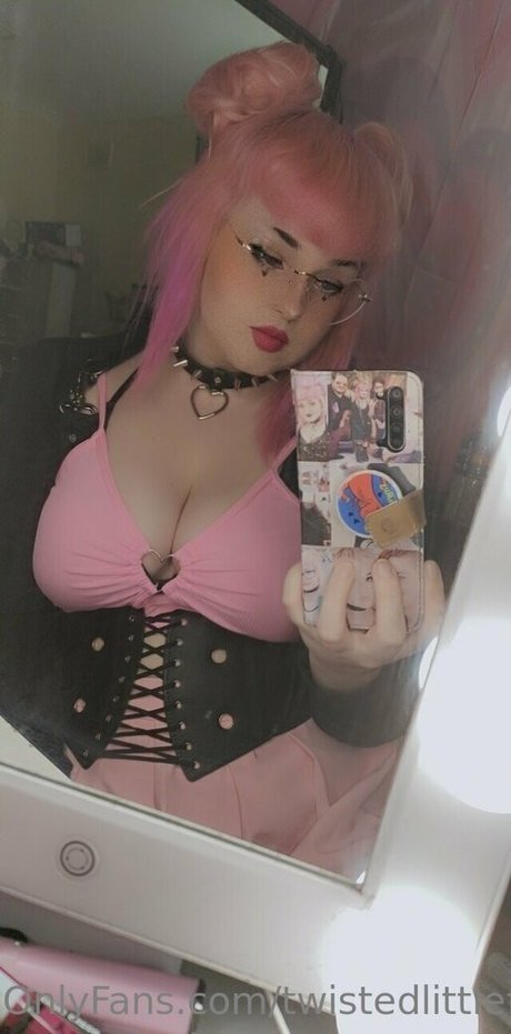 twistedlittlefree ポルノモデル 写真