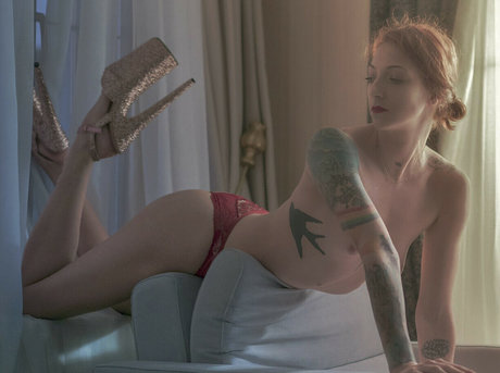 裸の写真 オンリーファンズ ホットセクシー 写真