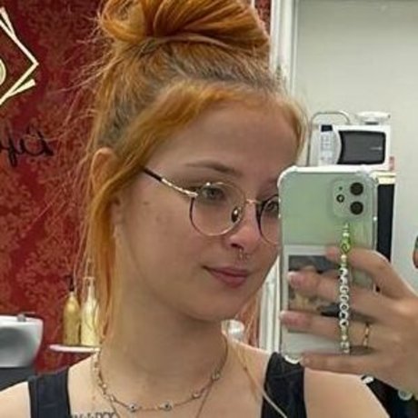 チェコのティーンズオンリーファンズ HD 写真