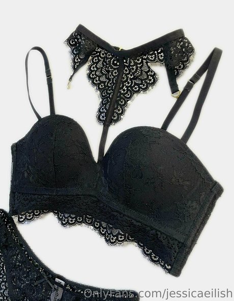 ぽっちゃりブロンドのオンリーファンズ ヌード ギャラリー