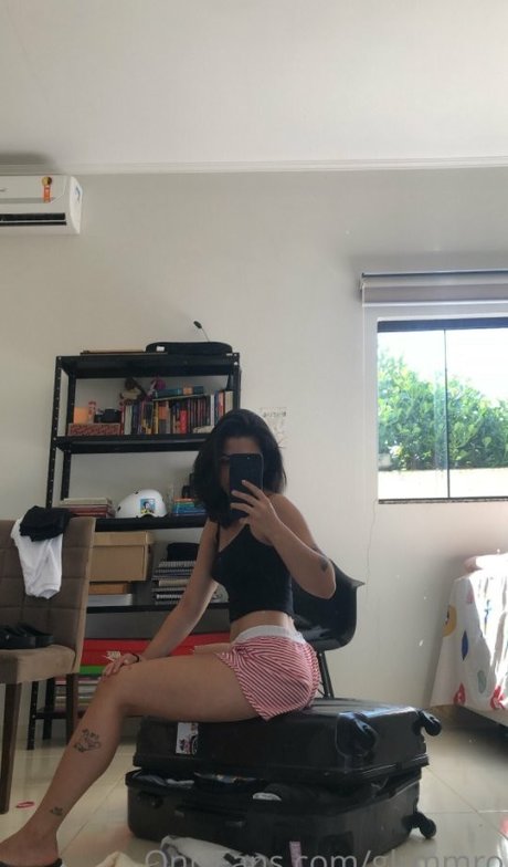 男性TikTokスターオンリーファンズ ポルノグラフィック 画像