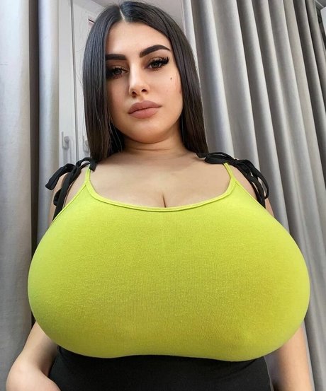 Rozzzywow ヌードスター 画像