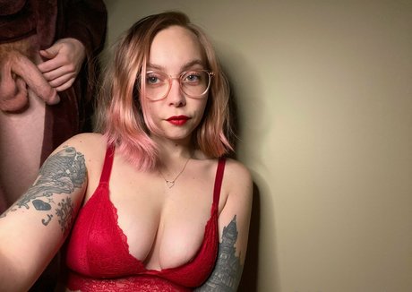 痴女妻オンリーファンズ エロチック 写真