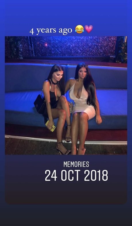 Simone Goodall 美しいスター 写真