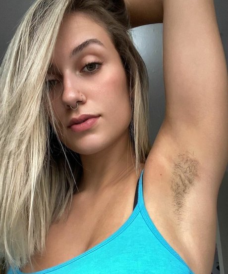 louiseadams 裸の女優 画像