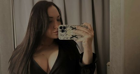 ビキニプリンセスオンリーファンズ 無料ヌード 写真