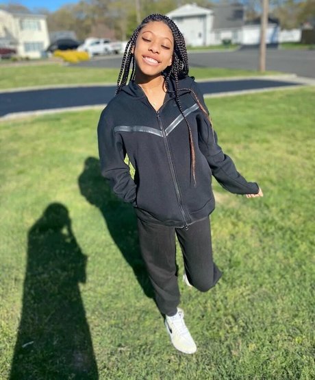 Elyse Rey ポルノモデル 写真