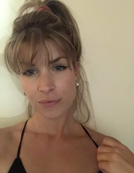 大学のアジア人オンリーファンズ 美しいxxx 写真