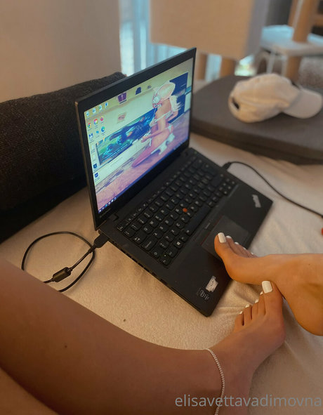 小柄な足オンリーファンズ ポルノ 写真