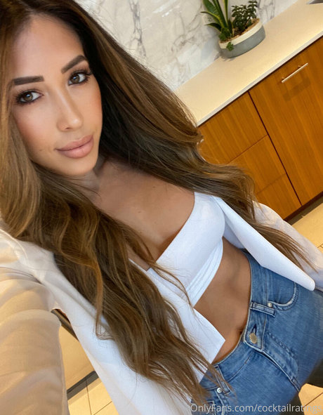 濃厚なヌードオンリーファンズ ポルノ 写真