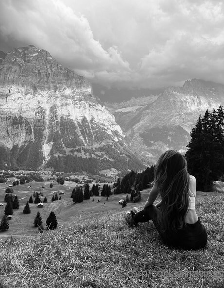 レズビアン乱交オンリーファンズ トップ 画像