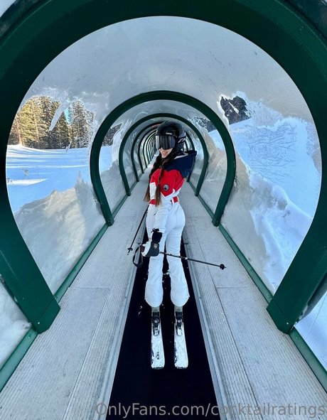 cocktailratings エロティックなモデル 画像