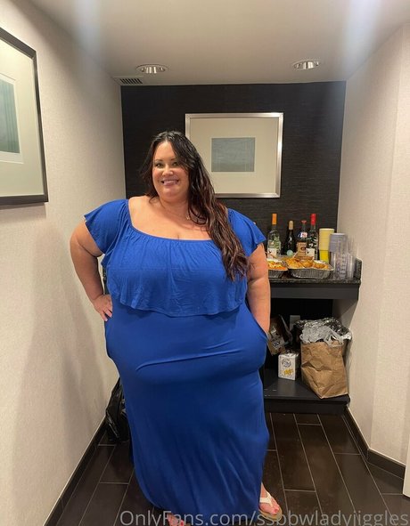 軍事オンリーファンズ セクシーヌード 画像