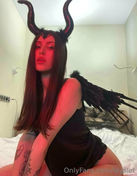 曲線美のブロンドオンリーファンズ セクシーヌード 写真