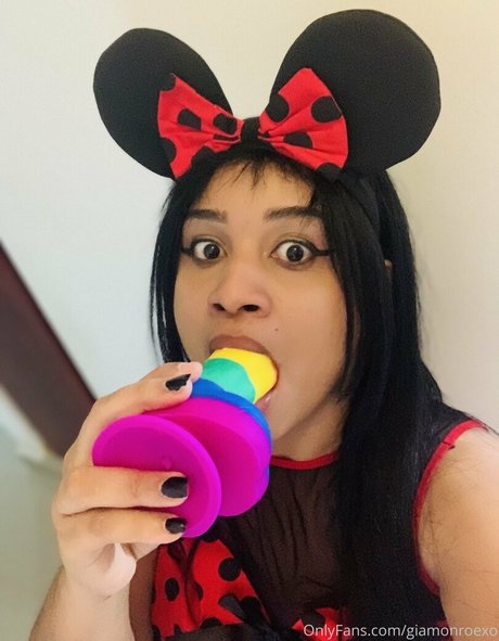 giamonroexo ポルノスター ヌード アーカイブ