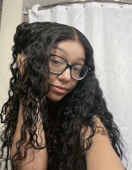 Caileneasely ポルノスター アート アーカイブ