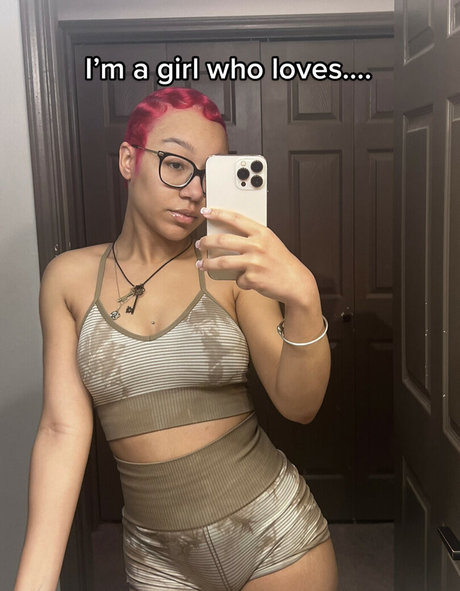 Caileneasely ヌードスター 画像