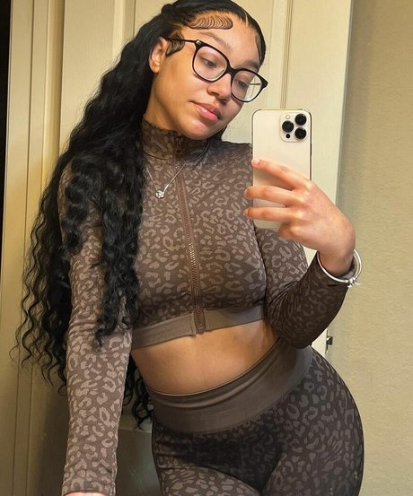 Caileneasely 無料スター 画像