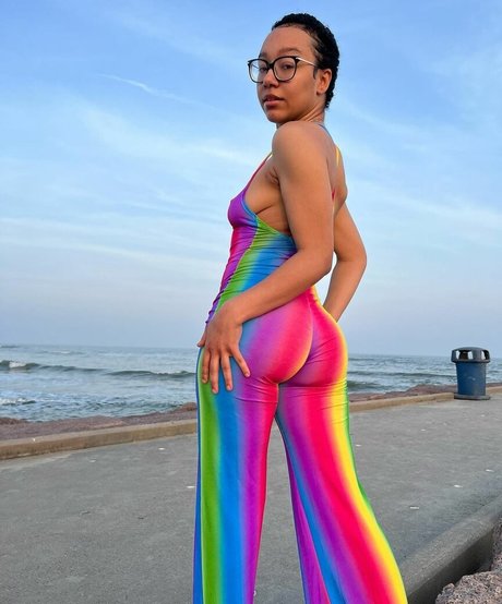 Caileneasely ポルノスター ホット 写真