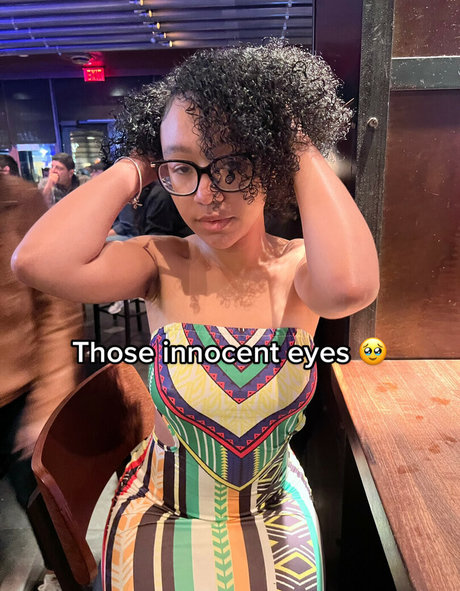 Caileneasely ヌードのポルノスター ギャラリー