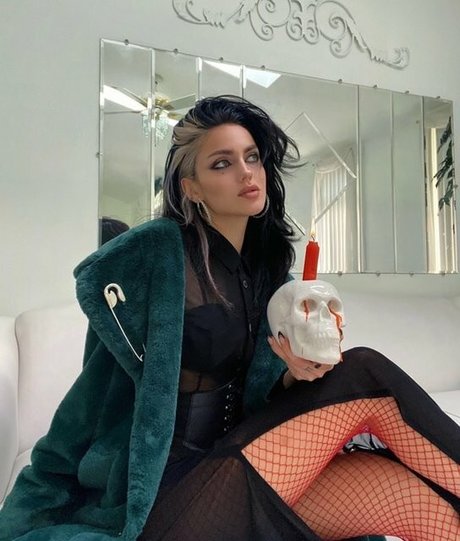 パンツを食い込ませるオンリーファンズ ホット裸 画像