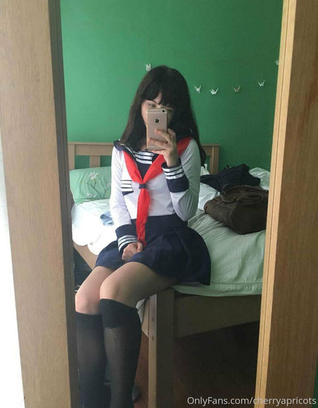 モンスターコックオンリーファンズ アダルト 写真