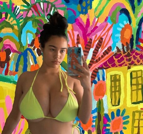 ぽっちゃりブロンドのオンリーファンズ 無料セクシー 画像