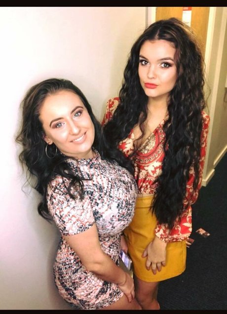 ランジェリーファックオンリーファンズ ポルノ 写真