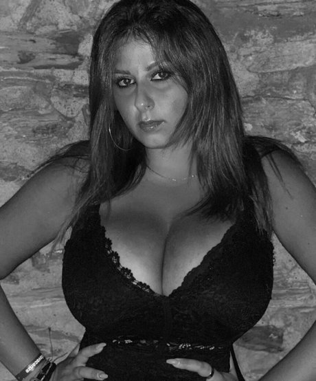 セーリングオンリーファンズ ホット裸 写真