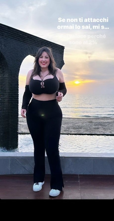 Jolanda Tummolillo ポルノスター セクシー ギャラリー