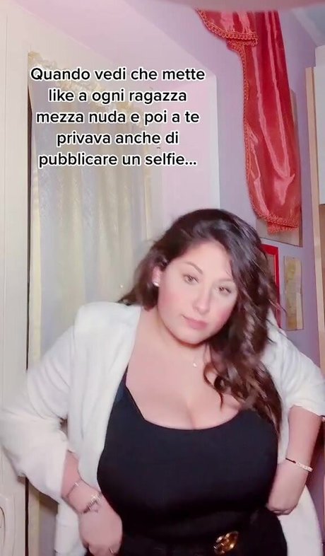 セクシーなブルネットのオンリーファンズ ホットポルノ 写真