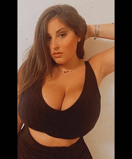 Jolanda Tummolillo 独占スター 画像