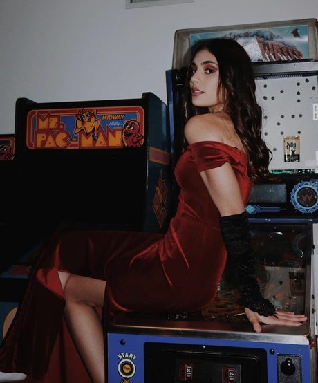 Yasmeen Fletcher ホットスター アーカイブ