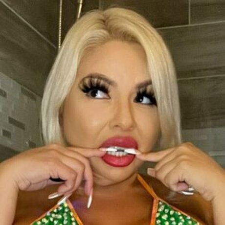 曲線美の筋肉オンリーファンズ ポルノ 写真