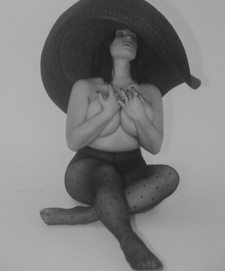 ぽっちゃりカップルオンリーファンズ 無料 写真