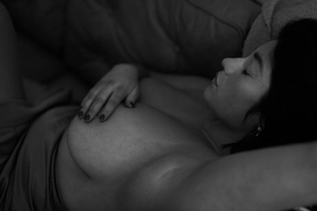 曲線美のランジェリーオンリーファンズ アート裸 画像