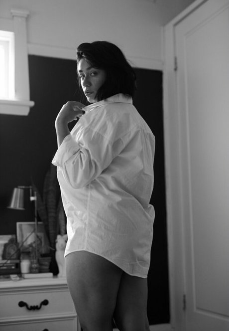 裸の女の子オンリーファンズ 無料ポルノ 写真