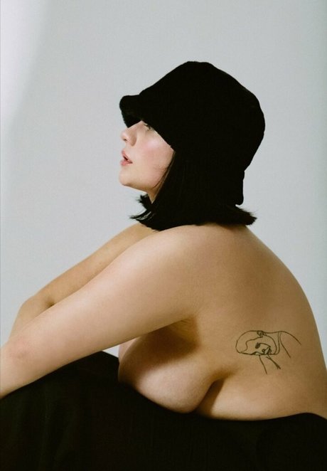 キティ・ウェット・オンリーファンズ 無料ヌード 画像