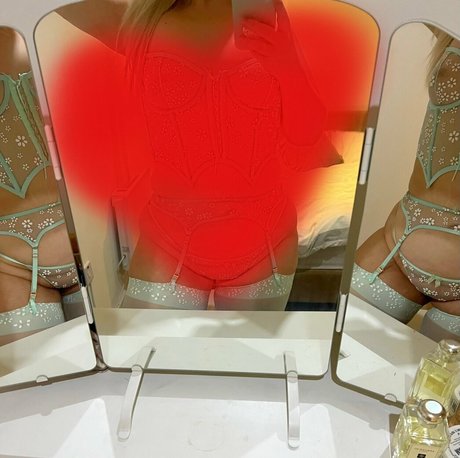 Jessy Lou エロティック女優 写真