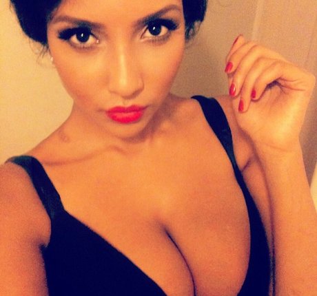 アマチュアペッギングオンリーファンズ 無料ポルノ ギャラリー