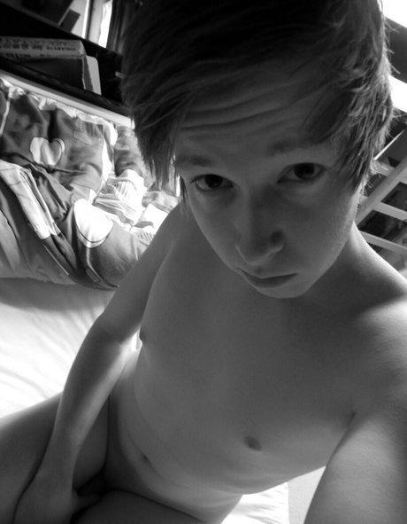 心理学者オンリーファンズ セクシーヌード 画像