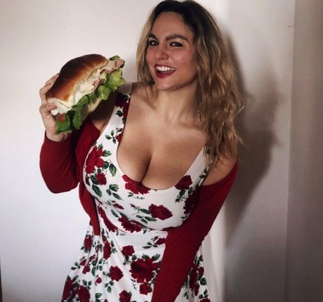 キッチンセックスオンリーファンズ セクシー 写真