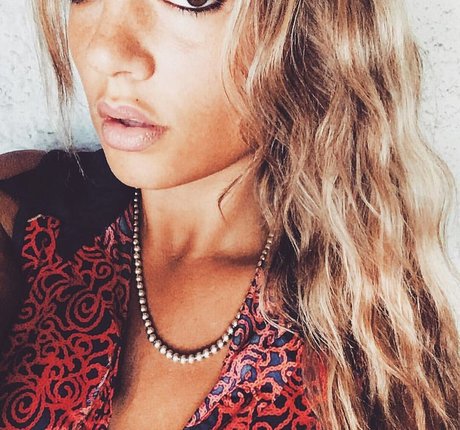 トランス熟女オンリーファンズ ホットポルノ 画像