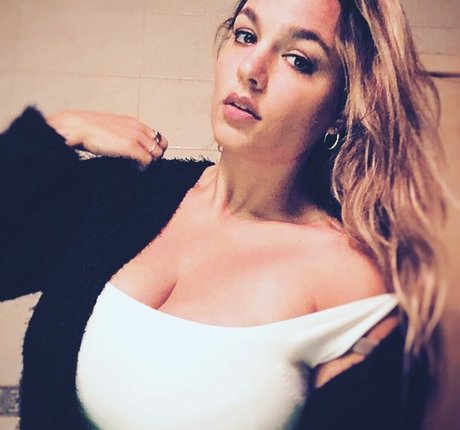 痩せた妻オンリーファンズ アダルト 写真