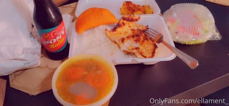 ellaeating セクシー女優 写真