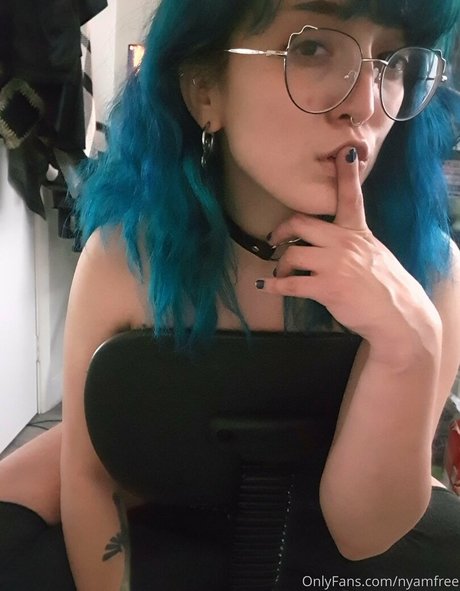 アニメガールズオンリーファン セクシーヌード 写真