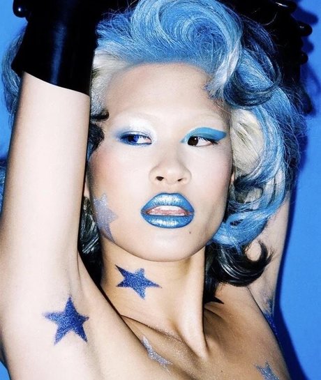 Justine Mae Biticon ヌードモデル 写真