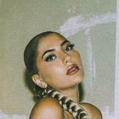 レズビアン乱交オンリーファンズ ヌード 写真