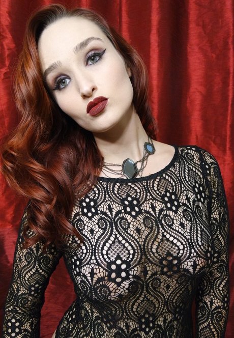 キティ・ウェット・オンリーファンズ 無料xxx 画像